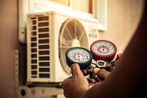 Professional Ac Installation technician working in Francisco, IN